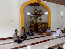 Kapolres Mamasa Sampaikan Himbauan Kamtibmas Untuk Jaga Keharmonisan Pasca Pilkada 2024 di Kecamatan Sumarorong Lewat Jumat Curhat