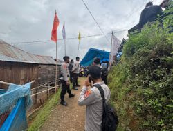 Personil Polres Mamasa Laksanakan Pengamanan Kampanye Dialogis Pasangan Calon Bupati Mamasa di Dusun Buntu Balla