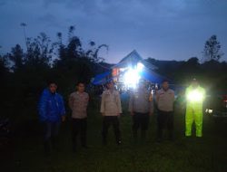 Personil Polsek Sumarorong Polres Mamasa Laksanakan Pengamana Kampanye Tatap muka Pasanga Calon Bupati Mamasa di Dusun Battas Sawa