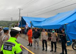 Personil Polres Mamasa Bersama Personil Polsek Mamasa Melaksanakan Kegiatan Pengamanan  Kampanye Pasangan Calon Bupati Mamasa di Kecamatan Mamasa