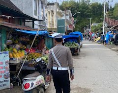 Sat Lantas Polres Mamasa Gelar Patroli Jalan Kaki untuk Tingkatkan Keamanan Lalu Lintas di Wilyah Hukum Polres Mamasa