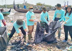 Demi menjaga keindahan Pesisir Pantai, Danramil Bersihkan Sampah