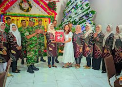 Berbagi Kasih Dalam Perayaan Natal, Danramil Kunjungi Warga