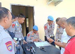 Kasipropam Polres Polman Pimpin Pelaksanaan Pemeriksaan Senpi Personil Polres Polman