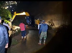 Respon Cepat, Kapolsek Tinggimoncong Bersama Personel Datangi Lokasi Bencana Alam Tanah Longsor