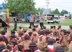 Kapolsubsektor Sarjo Bersama Bhabinkamtibmas Polsek Bambalamotu Pantau Kegiatan Latgab Pramuka