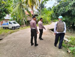 Unit Lantas Polsek Wonomulyo Polres Polman Mendatangi TKP Lakalantas yang Menyebabkan Korban Meninggal Dunia di Desa Ugi Baru