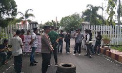 Kabag Ops Polres Polman Pimpin Pengamanan Aksi Unjuk Rasa yang Dilaksanakan oleh HMI Polman