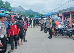 Personel Polsek Aralle Polres Mamasa Laksanakan Pengaturan Lalu Lintas dan Pengamanan Pasar Tradisional Aralle