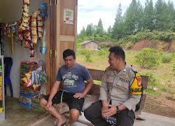 Bhabinkamtibmas Polsek Sumarorong Polres Mamasa Gelar Sambang untuk Jaga Keamanan dan Ketertiban di Kelurahan Tabone