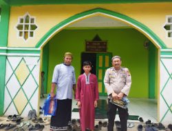 Personel Polsek Aralle Polres Mamasa Laksanakan Pengamanan Sholat Jum’at di Masjid Nurul Qhilal Katimbang