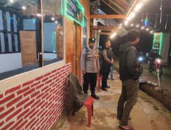 Personel Polsek Mamasa Kawal Keamanan Event Tahunan Kampung Wisata Desa Tondokbakaru