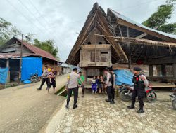 Personel Sat Samapta Polres Mamasa Gelar Patroli Jalan Kaki Untuk Jaga Kamtibmas di Wilayah Hukum Polres Mamasa