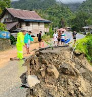 Bhabinkamtibmas Polsek Mamasa Monitoring Longsor di Jalan Poros Malabo-Mambi