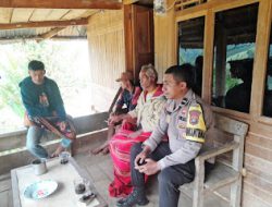Bhabinkamtibmas Polsek Pana Polres Mamasa Laksanakan Sambang dan Patroli Kamtibmas di Desa Batupapan