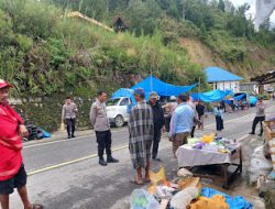 Personel Polres Mamasa Gelar Cipta Kondisi Pasca Pilkada Serentak 2024 di Desa Lambanan