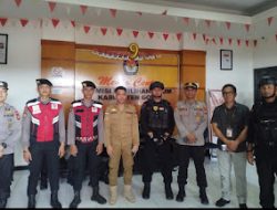 Personel Brimob BKO dan Perintis Presisi Polres Gowa Gelar Patroli Sambang di KPU dan Bawaslu.