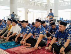 Wakili Kapolres Gowa, Kasat Binmas Hadiri Pencerahan Qolbu Jumat Ibadah di Masjid Raya Syekh Yusuf.