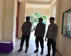 Personel Polsek Mamasa Laksanakan Pengamanan Ibadah Minggu Terkait Giat Cipta Kondisi Pasca Pilkada Serentak 2024