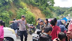 Polsek Mambi Polres Mamasa Gelar Pengamanan di Pasar Mambi untuk Cegah Kemacetan dan Berikan Rasa Aman