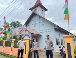 Personel Polsek Tabulahan Amankan Ibadah di Gereja Toraja Mamasa Klasis Rante Lakahang