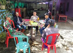 Bhabinkamtibmas Polsek Sumarorong Polres Mamasa Jalin Silaturahmi dengan Warga Desa Banea