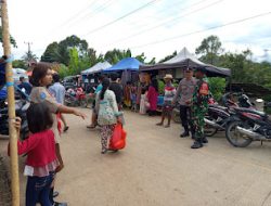 Personil Polsek Tabulahan Polres Mamasa Laksanakan Pengamanan Pasar Tradisional Lakahang