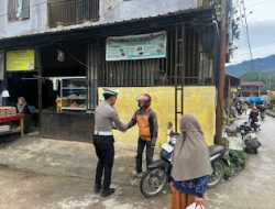 Sat Lantas  Polres Mamasa Laksanakan Patroli Jalan Kaki Untuk Menjaga  Keselamatan Lalu Lintas di Wilayah Hukum Polres Mamasa