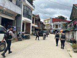 Patroli Jalan Kaki Personel Sat Samapta Polres Mamasa untuk Ciptakan Kamtibmas Aman dan Kondusif