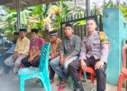 Bhabinkamtibmas Polsek Wonomulyo Polres Polman Melayat ke Rumah Warga sebagai Wujud Kepedulian