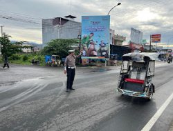 Sat Lantas Polres Polman Laksanakan Pengamanan dan Pengaturan Lalu Lintas di Pagi Hari