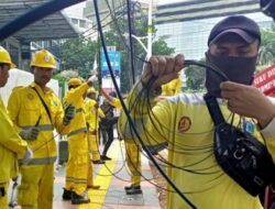 Kabel Udara di Jalan HOS Cokroaminoto Ditertibkan