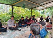 Petani di Mamasa Meninggal Dunia Akibat Tekanan Darah Tinggi Saat Mengikuti Kegiatan di Desa Manipi Personel Polsek Pana Lakukan Pemeriksaan