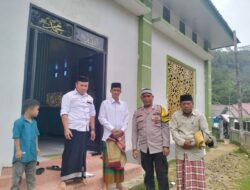 Bhabinkamtibmas Polsek Mambi Laksanakan Pengamanan Shalat Jum’at Bersama Warga di Desa Bujung Manurung