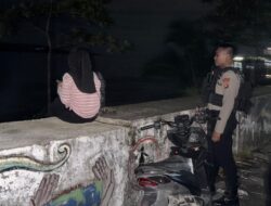 Tim Patmor Polresta Mamuju Dapati Gadis Cantik Duduk Seorang Diri Saat Gelar Patroli Malam di Pantai Arteri