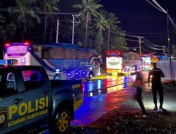 Mamuju Dilanda Banjir, Polisi Turun ke Jalan Evakuasi Warga