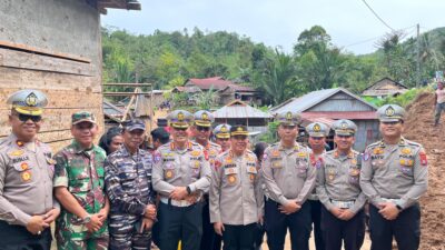 Peduli Korban Longsor, Kapolda Sulbar Salurkan Bantuan Kemanusiaan di Mamuju