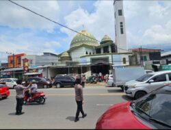 Polwan Polres Gowa Laksanakan Pengamanan di Sejumlah Masjid di Somba Opu.