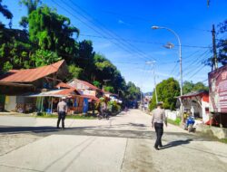 Kegiatan Patroli Jalan Kaki Satlantas Polres Mamasa Ciptakan Kondisi Lalu Lintas Aman dan Tertib