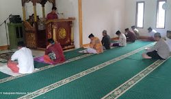 Personel Polsek Aralle Laksanakan Pengamanan Pelaksanaan Sholat Jum’at di Masjid Ta’mirul Baitang
