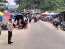 Personel Polsek Mambi Gelar PAM Jalur di Depan Pasar Tradisional Mambi