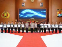 Polres Mamasa Raih Tiga Penghargaan dalam Rakernis Perencanaan Polda Sulbar Tahun 2025 yang Diberikan Langsung Oleh Kapolda Sulbar Kepada Kapolres Mamasa