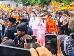 Masyarakat Padati Balai Kota Sambut Pramono