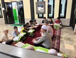 Personel Polres Mamasa Laksanakan Kegiatan TPA di Masjid Al-Hikmah Polres Mamasa