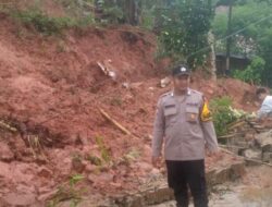 Bhabinkamtibmas Polsek Mamasa Laksanakan GIAT SAKTI dan Monitoring Longsor di Tawalian