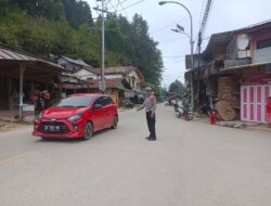 Satlantas Polres Mamasa Gelar Pengaturan Lalu Lintas di Pagi Hari untuk Kelancaran dan Keamanan Pengguna Jalan