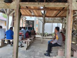 Beri Rasa Aman dan Nyaman Saat Beribadah Bhabinkamtibmas Polsek Sarudu Laksanakan Pengamanan Gereja