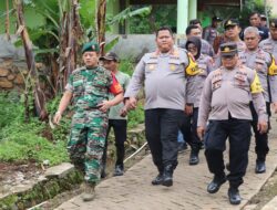 Polres Pasuruan Salurkan Bantuan untuk Korban Pergeseran Tanah di Purwodadi