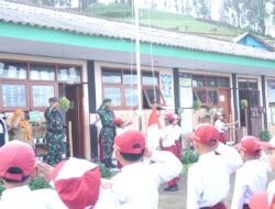 Babinsa Koramil 0819/24 Tutur Pimpin Upacara Bendera dan Berikan Wasbang kepada Siswa SDN 1 Ngadirejo