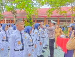 Personil Unit Lantas Polsek Wonomulyo Laksanakan Pelantikan PKS Angkatan III SMP Negeri 2 Wonomulyo